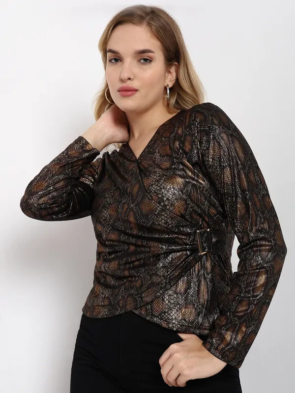 Deal black lycra top with full sleeve