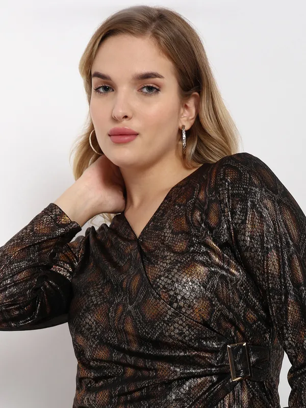 Deal black lycra top with full sleeve