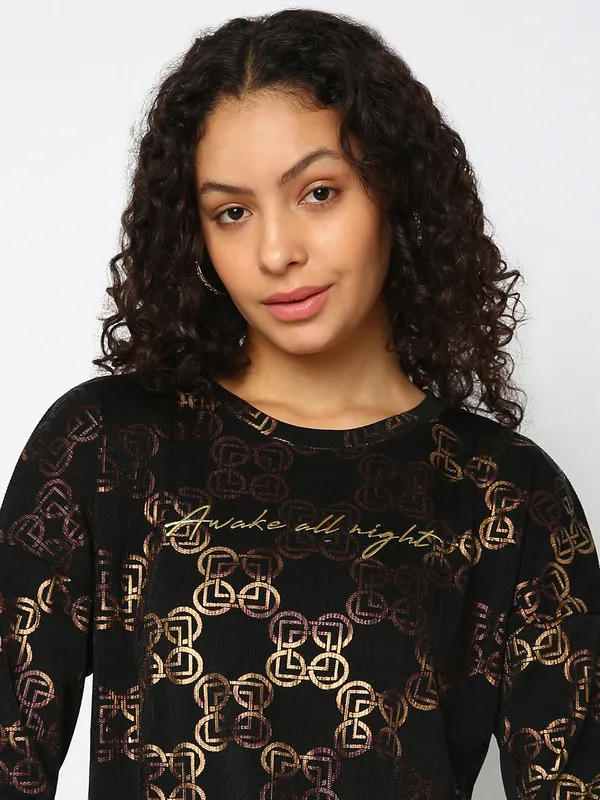 Deal black lycra top with zari work