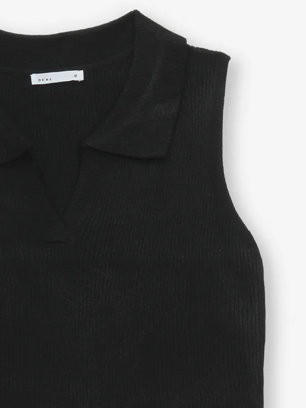 DEAL black plain knitted crop top