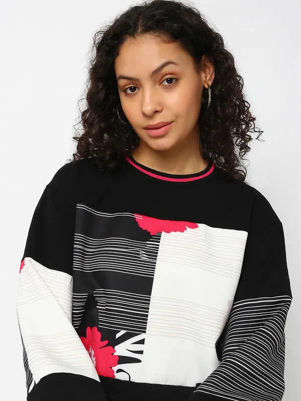 Deal black printed sweatshirt