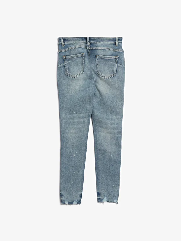 Deal blue washed and ripped jeans