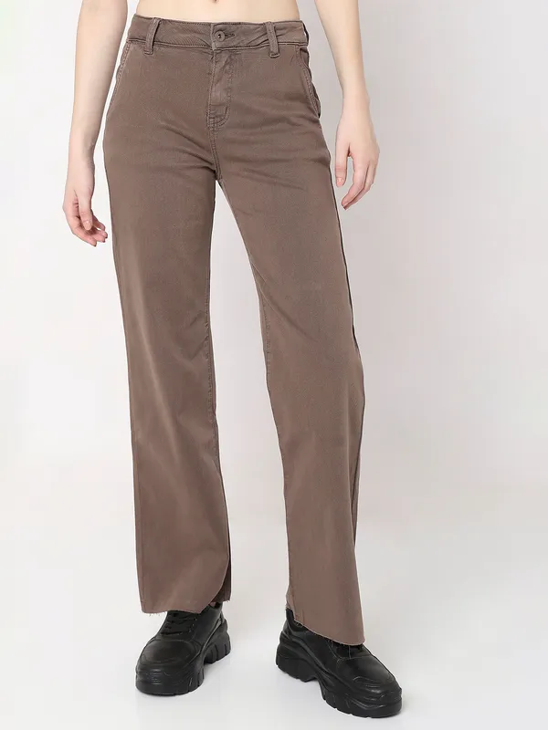 Deal brown solid straight jeans