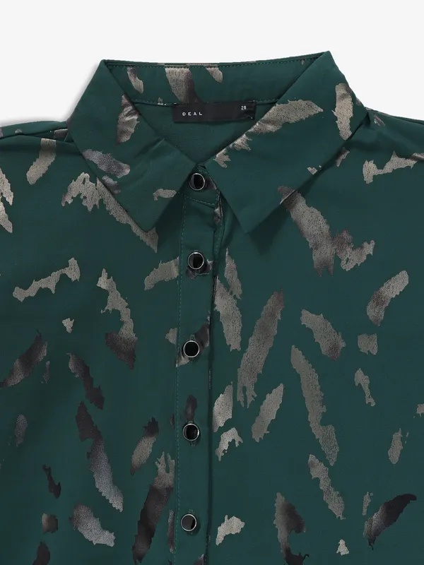 DEAL green  cotton printed crop shirt