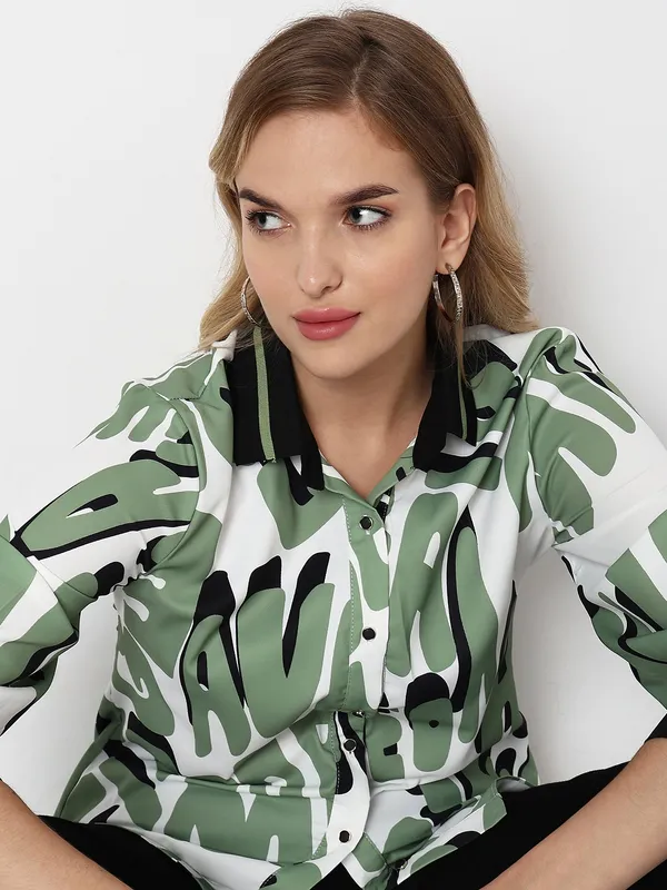 Deal green printed shirt in satin
