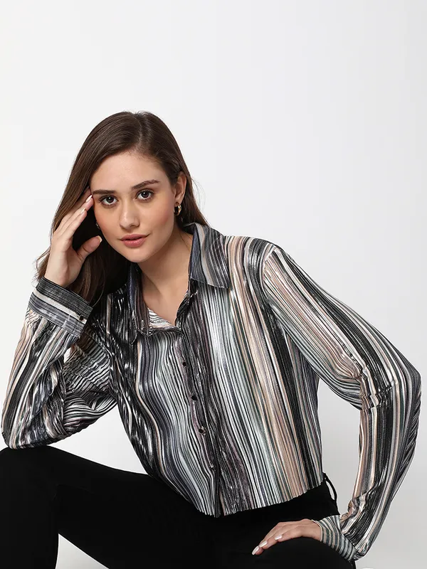 Deal grey stripe crop shirt