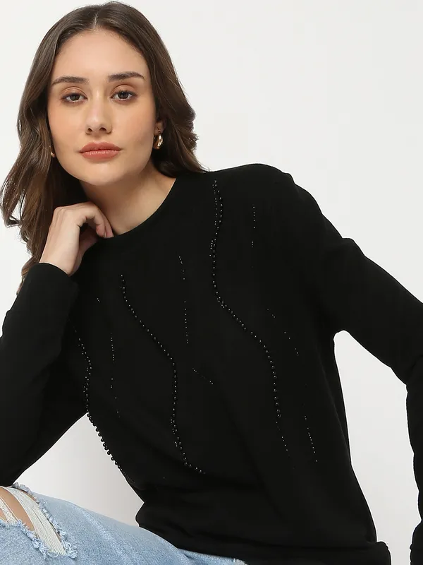 DEAL knitted black t-shirt with beads embellishment
