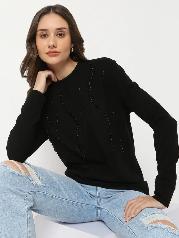 DEAL knitted black t-shirt with beads embellishment