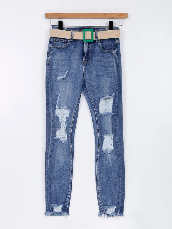 Deal ripped blue jeans