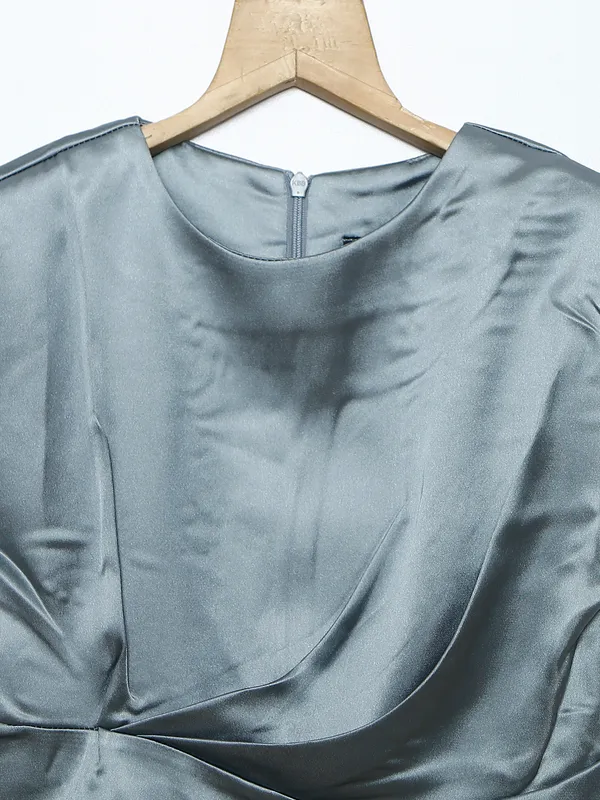 Deal satin grey plain top