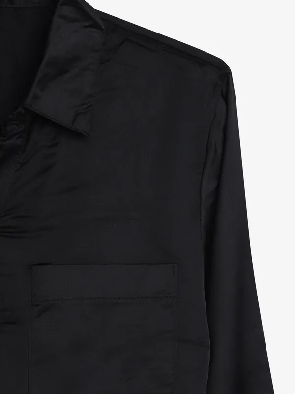 Deal satin plain black shirt
