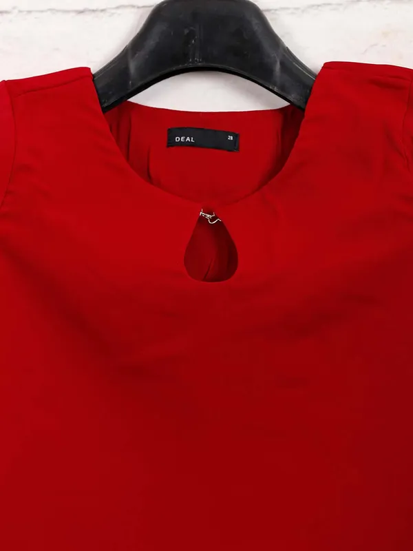 Deal solid red cotton top