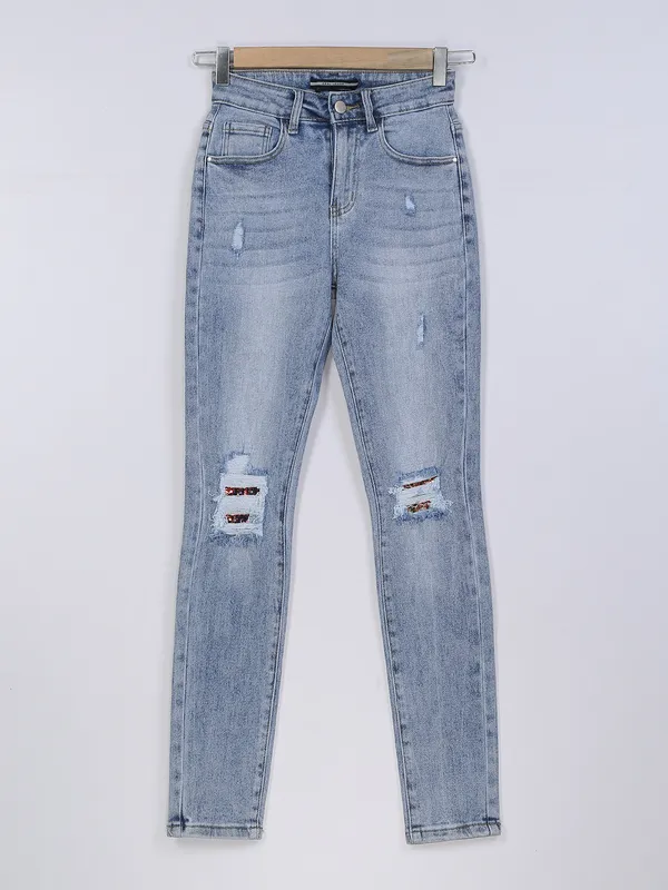 Deal washed and ripped light blue jeans