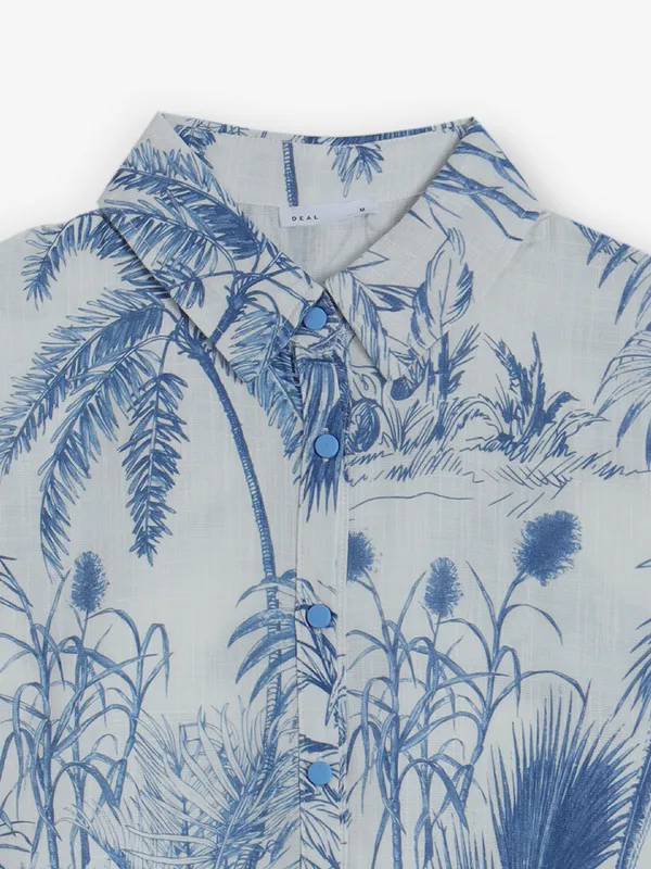 DEAL white and blue printed crop shirt