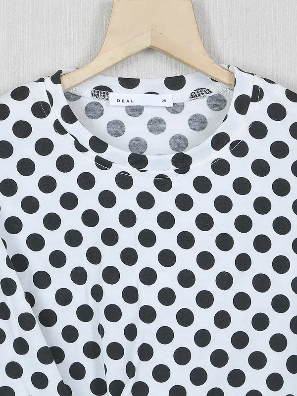 Deal white hued printed casual girls top
