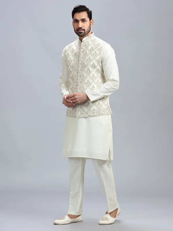 Elegant off white silk waistcoat set for men