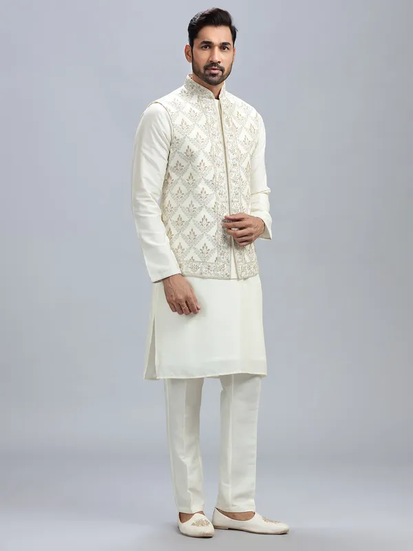Elegant off white silk waistcoat set for men
