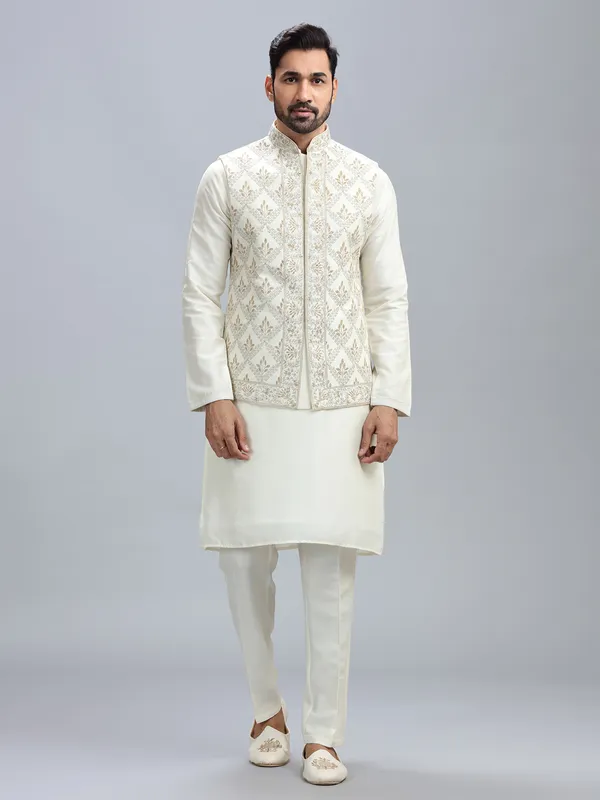 Elegant off white silk waistcoat set for men