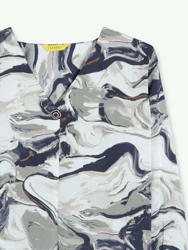 Elegant white and navy polyester top