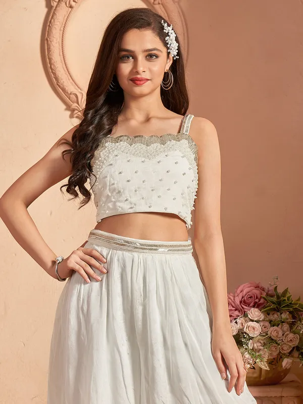 Elegant white crop top with palazzo