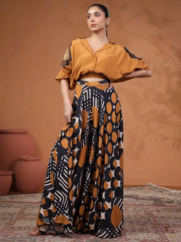 Enchsnting black and peach satin co ord set