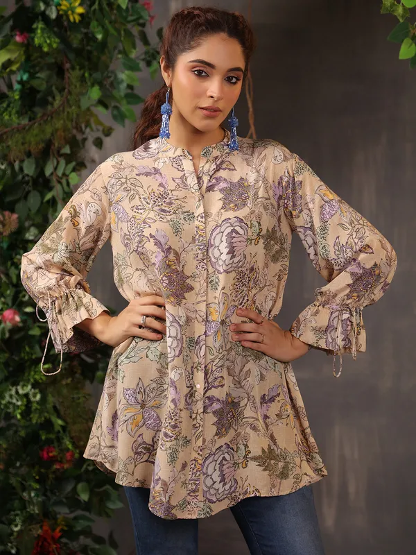 Exquisite beige silk top with prints