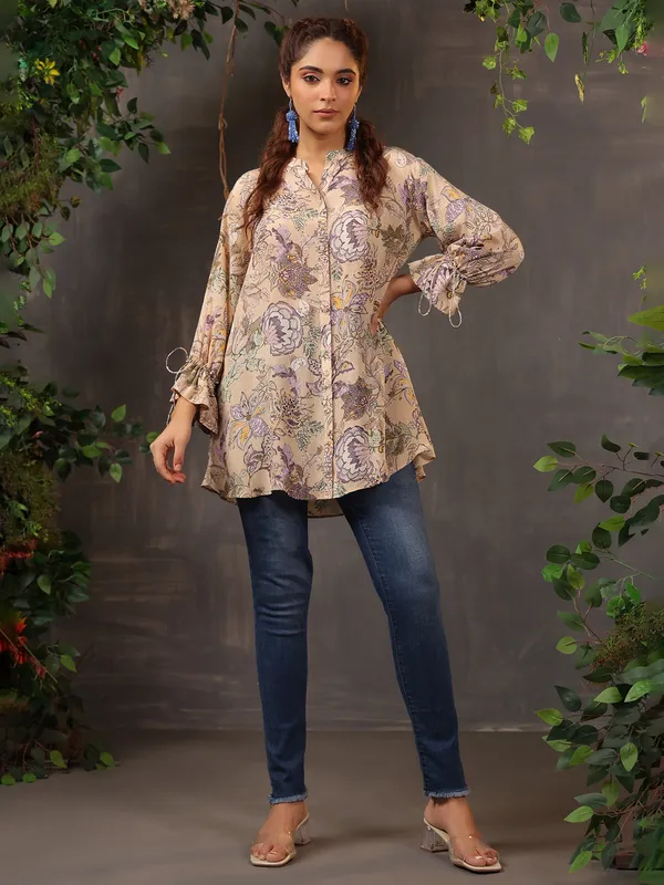 Exquisite beige silk top with prints