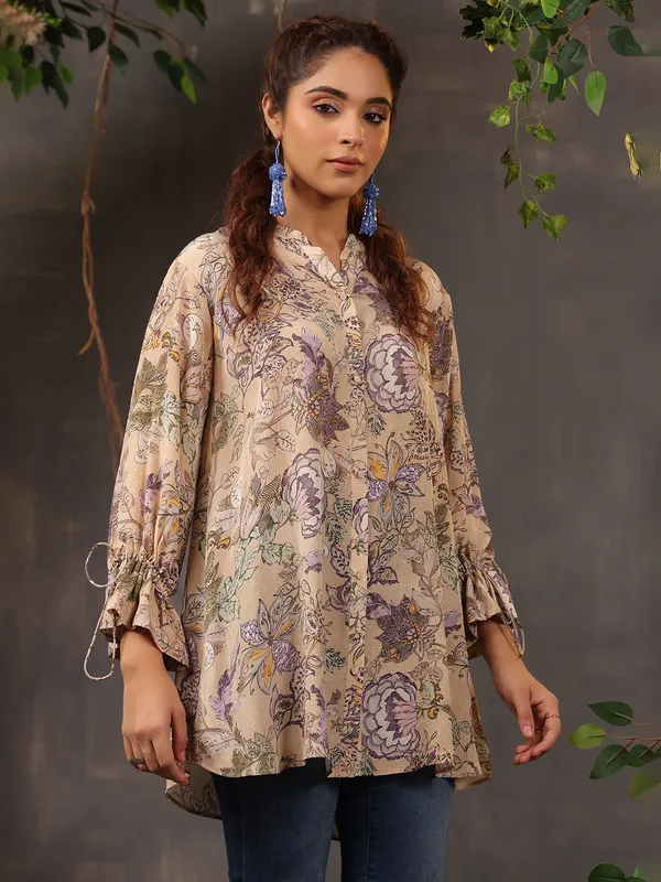 Exquisite beige silk top with prints