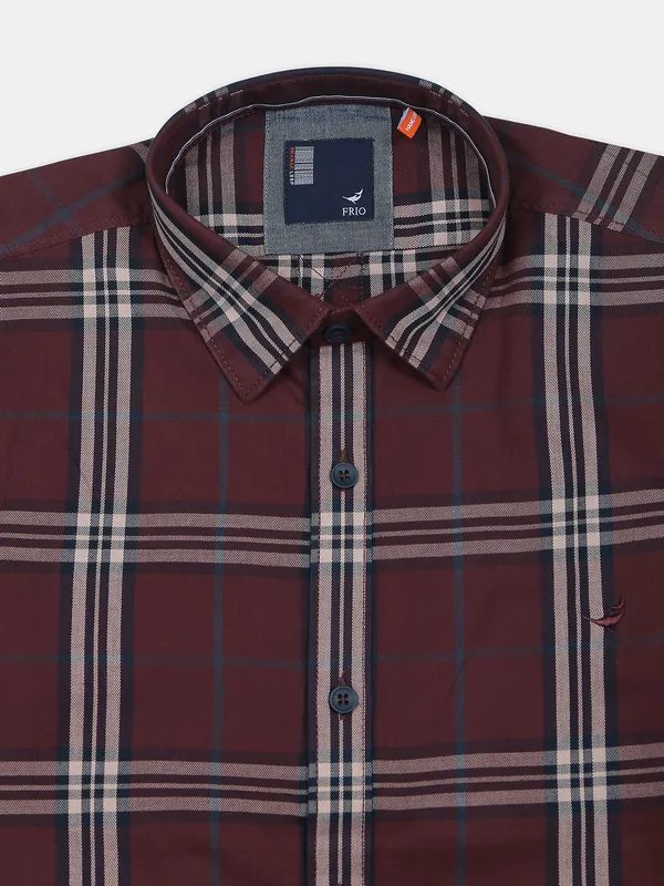 Frio checks cotton shirt in maroon color