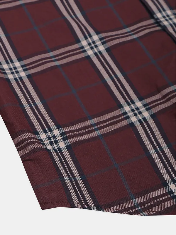 Frio checks cotton shirt in maroon color