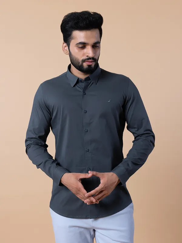 Frio dark grey cotton regular fit shirt
