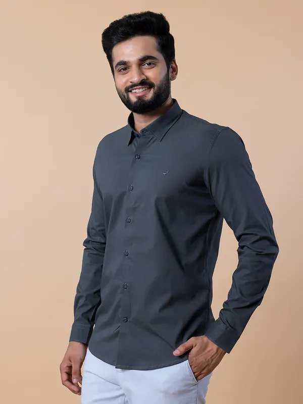 Frio dark grey cotton regular fit shirt