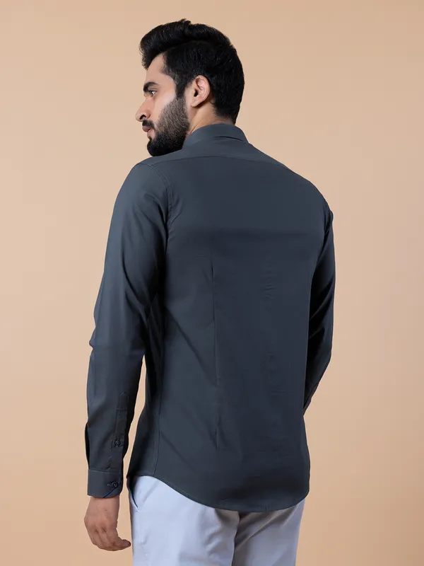 Frio dark grey cotton regular fit shirt