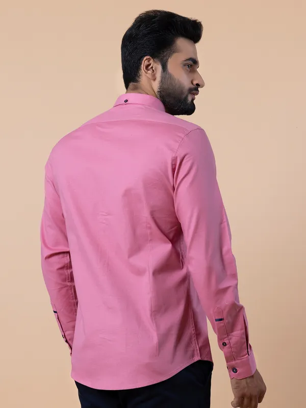 Frio plain cotton pink casual slim fit shirt