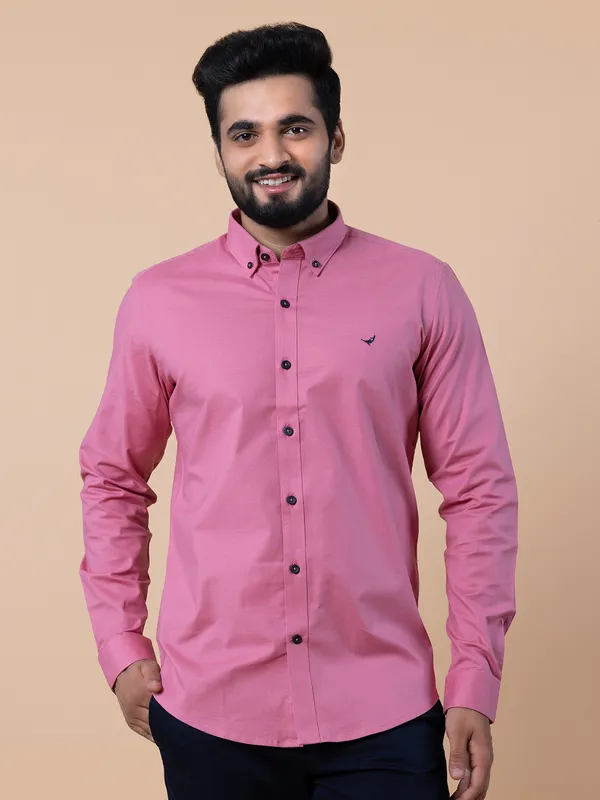 Frio plain cotton pink casual slim fit shirt