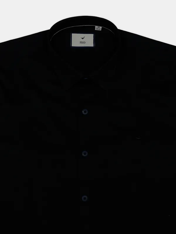 Frio solid black cotton casual shirt for mens