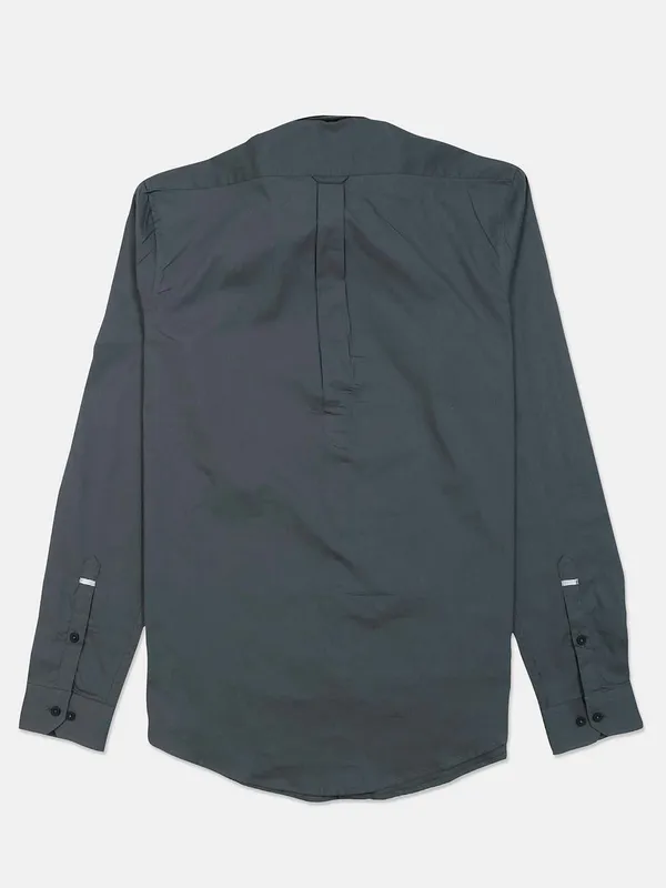 Frio solid dark grey slim fit cotton shirt