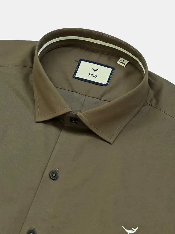 Frio solid olive slim fit cotton shirt