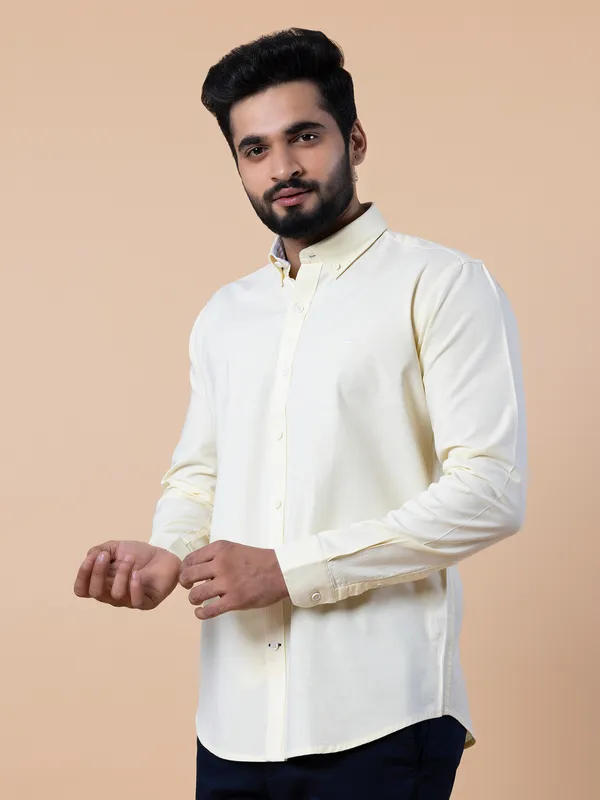 Frio solid style cotton casual shirt in yellow