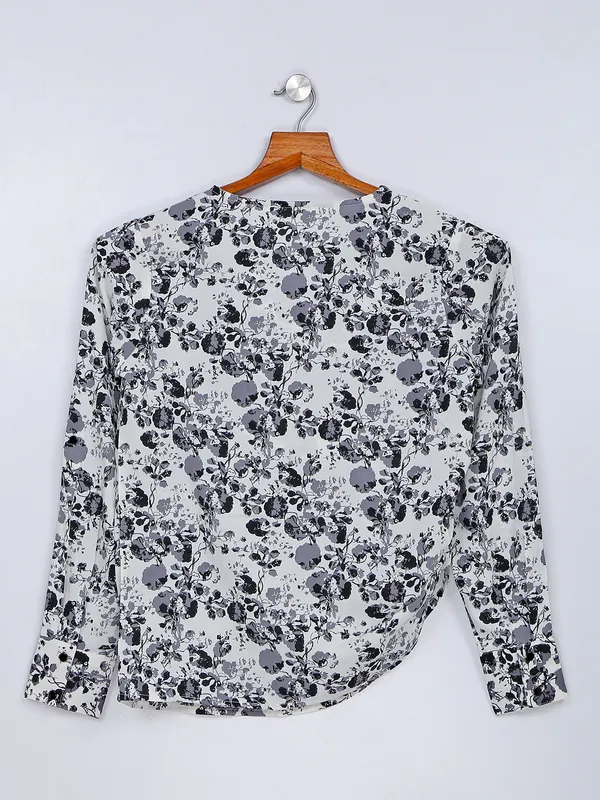 Full sleeves white and grey printed top