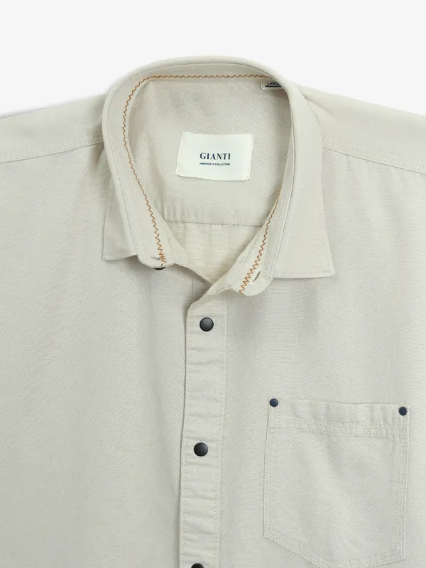 GIANTI plain cutaway collar beige shirt