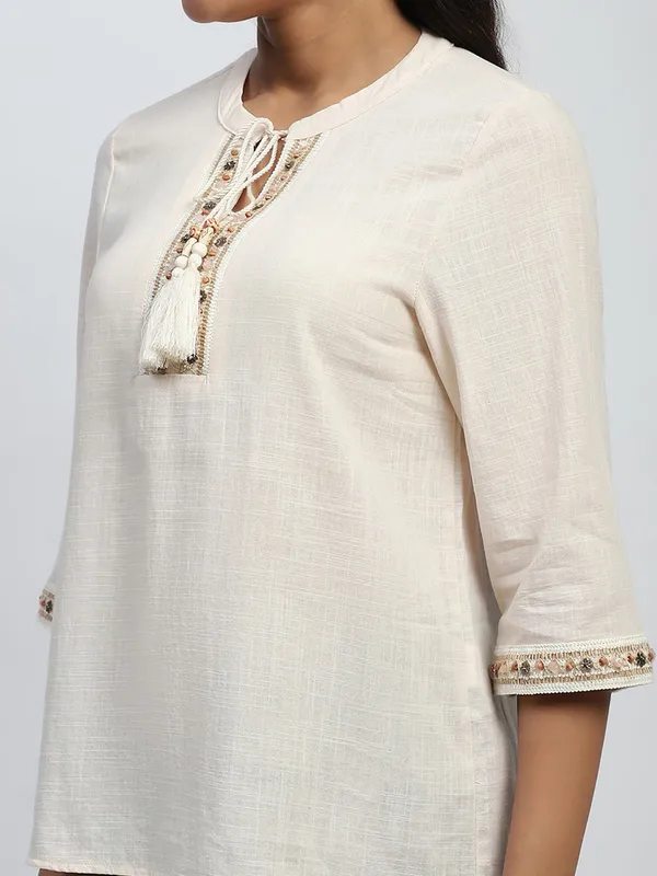 GLOBAL REPUBLIC cream cotton top