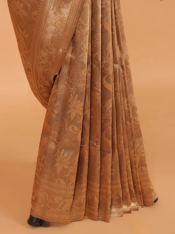 Golden zari weaving saree in kanjivaram silk