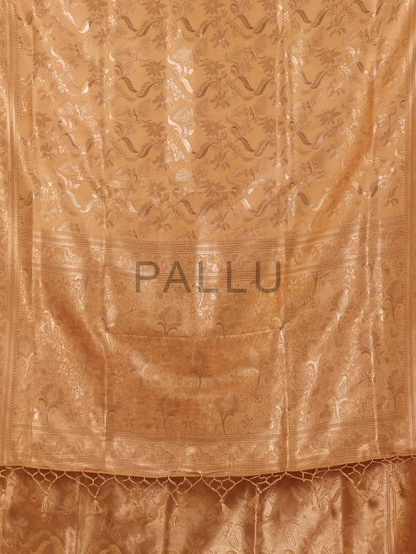 Golden zari weaving saree in kanjivaram silk