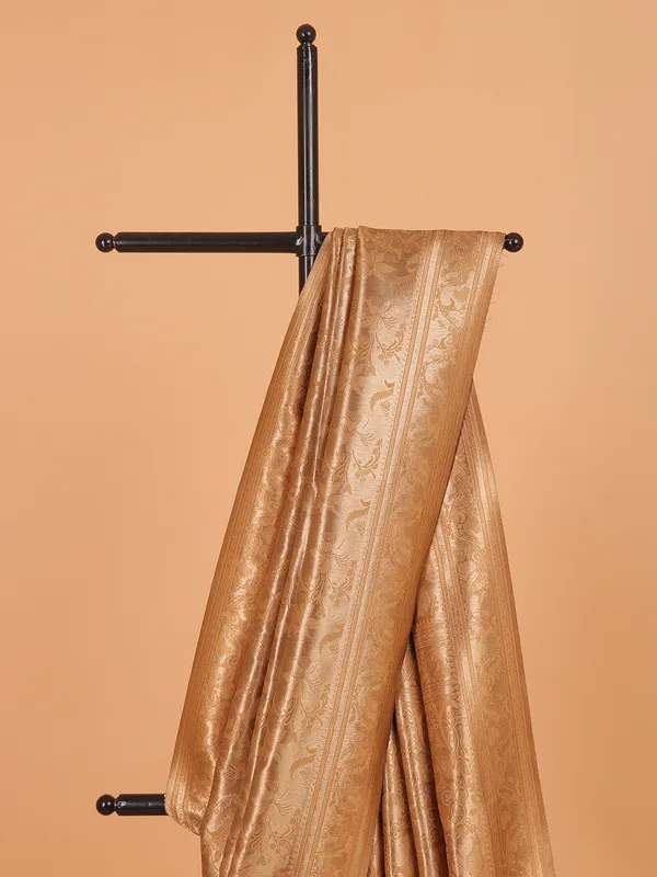 Golden zari weaving saree in kanjivaram silk