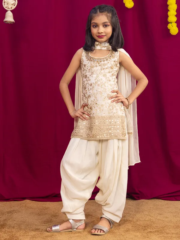 Gorgeous cream georgette salwar suit