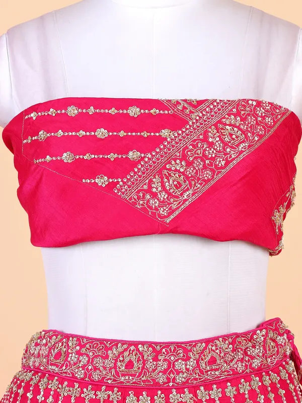 Gorgeous rani lahenga choli for bridal