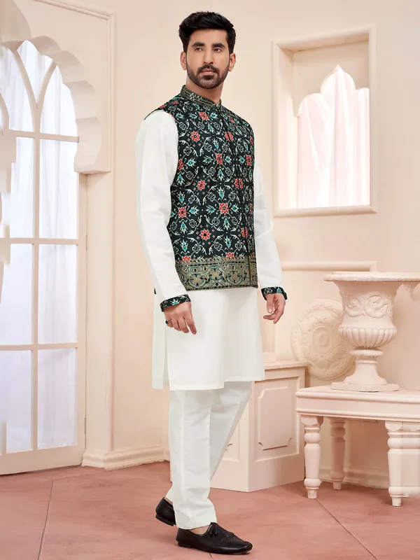 Graceful white and green waistcoat set for festive moments