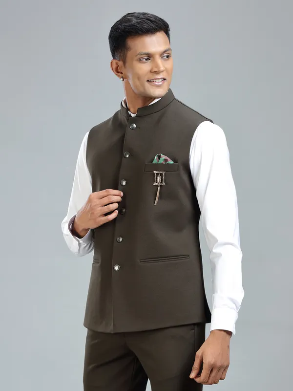 Great impression with green waistcoat for men