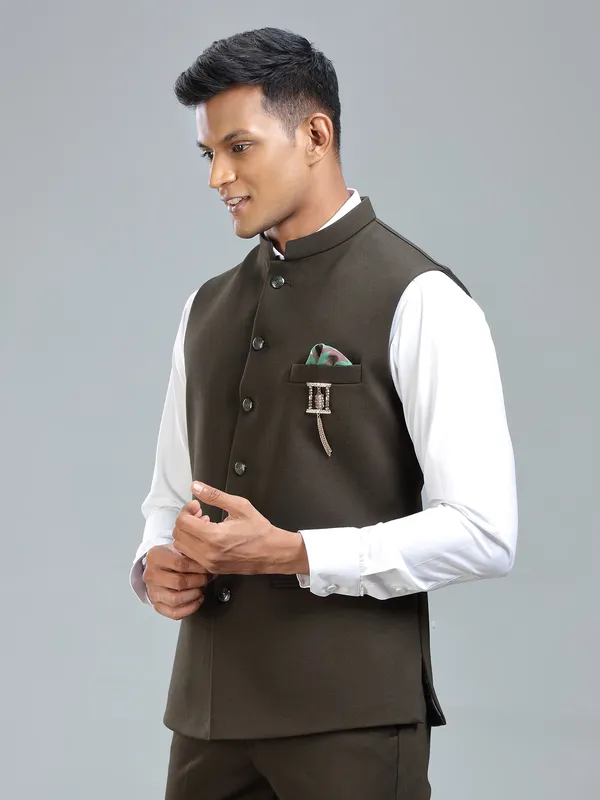 Great impression with green waistcoat for men